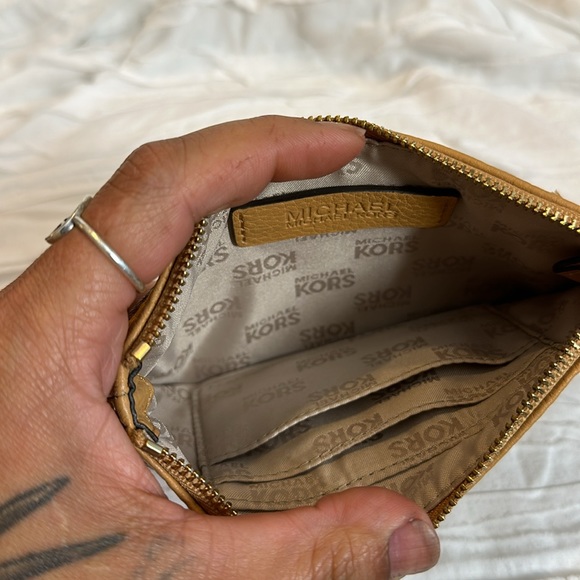 Micheal Kors wristlet - Picture 4 of 4